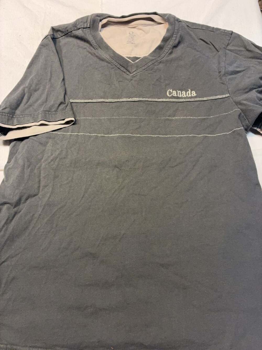 Classique Canada V-Neck T-Shirt Gray Size M